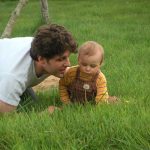 040422-yan-et-ewen-dans-herbe 040422-yan-et-ewen-dans-herbe